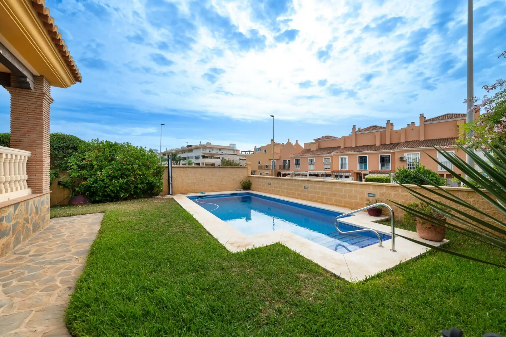 Jardí de Casa o xalet en venda en Rincón de la Victoria amb Aire condicionat, Jardí privat i Terrassa