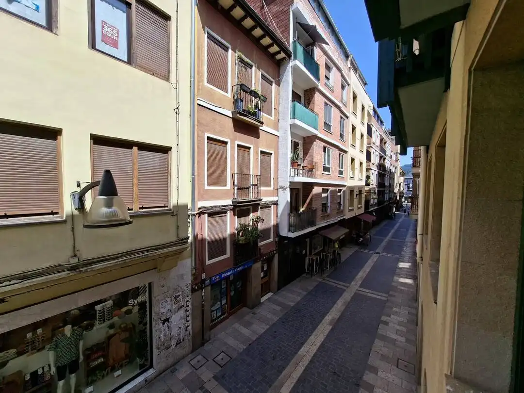 Außenansicht von Wohnung zum Verkauf in Durango mit Heizung und Terrasse