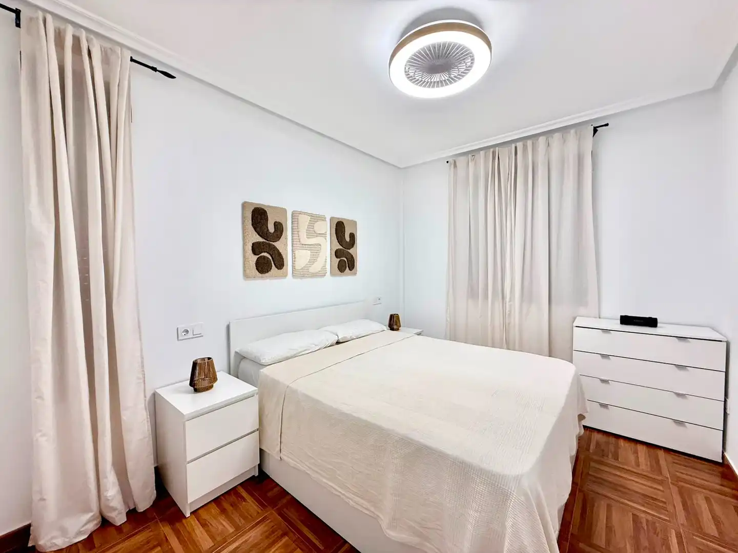 Habitación de Casa o chalet de alquiler en Torrevieja con Aire acondicionado, Amueblado y Horno