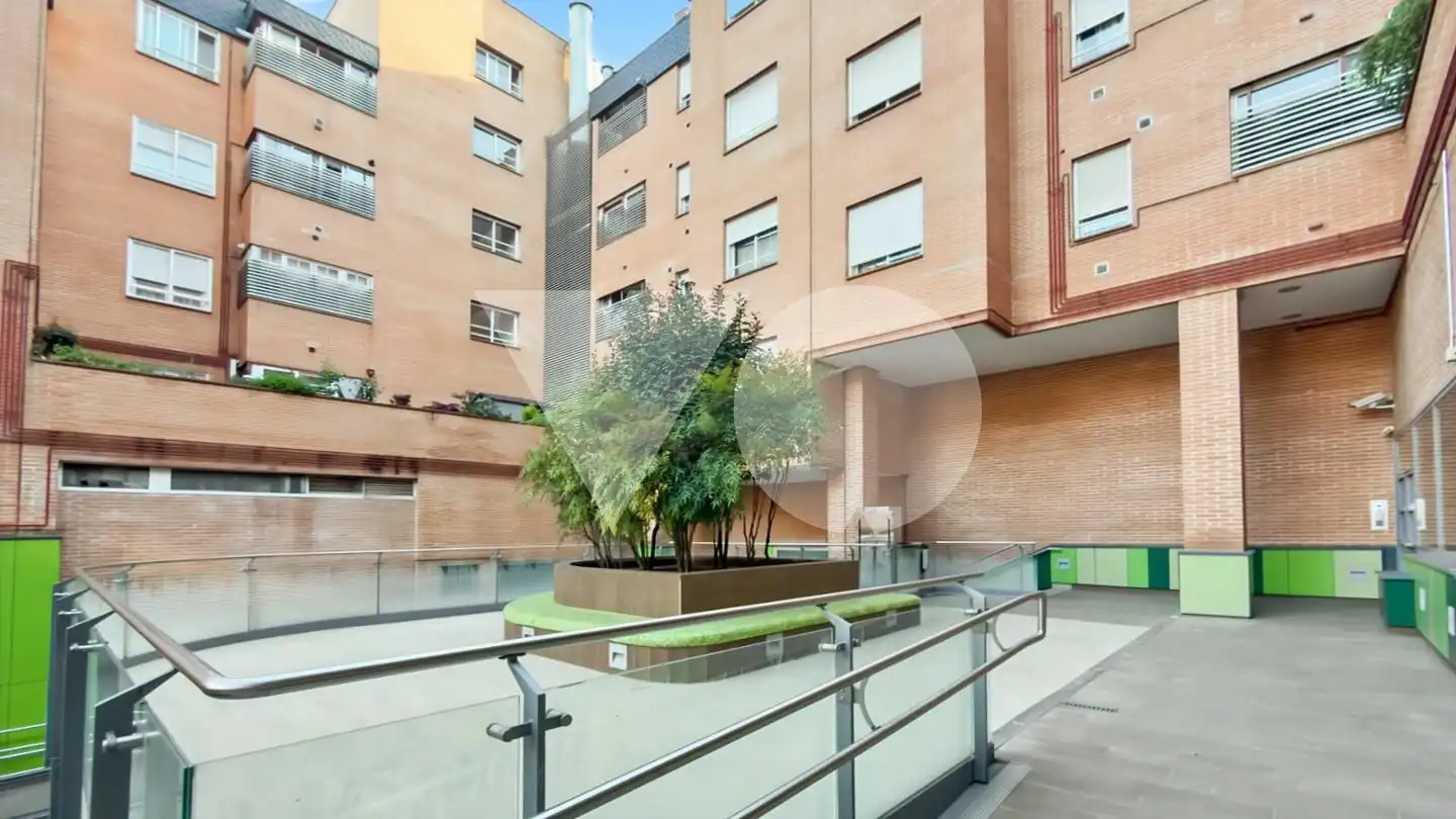 Vista exterior de Pis en venda en Madrid amb Calefacció, Traster i Piscina