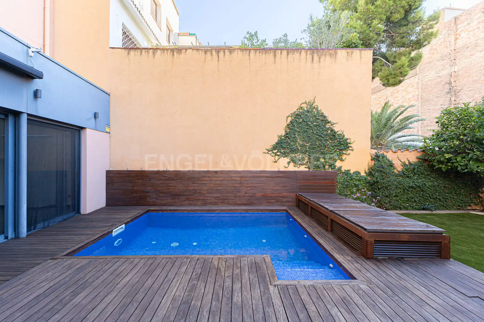 Swimming pool of Houses for rent in Barcelona  with Air Conditioner, Heating and Private garden