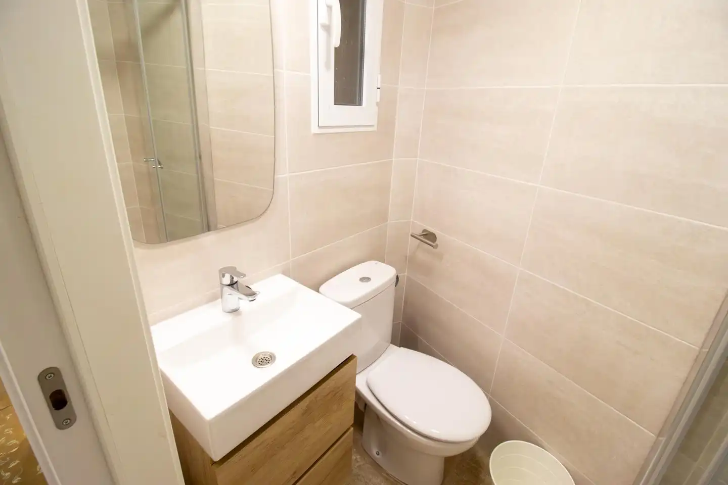 Bathroom of Flat for rent in Valencia  with Terrace and Furnished