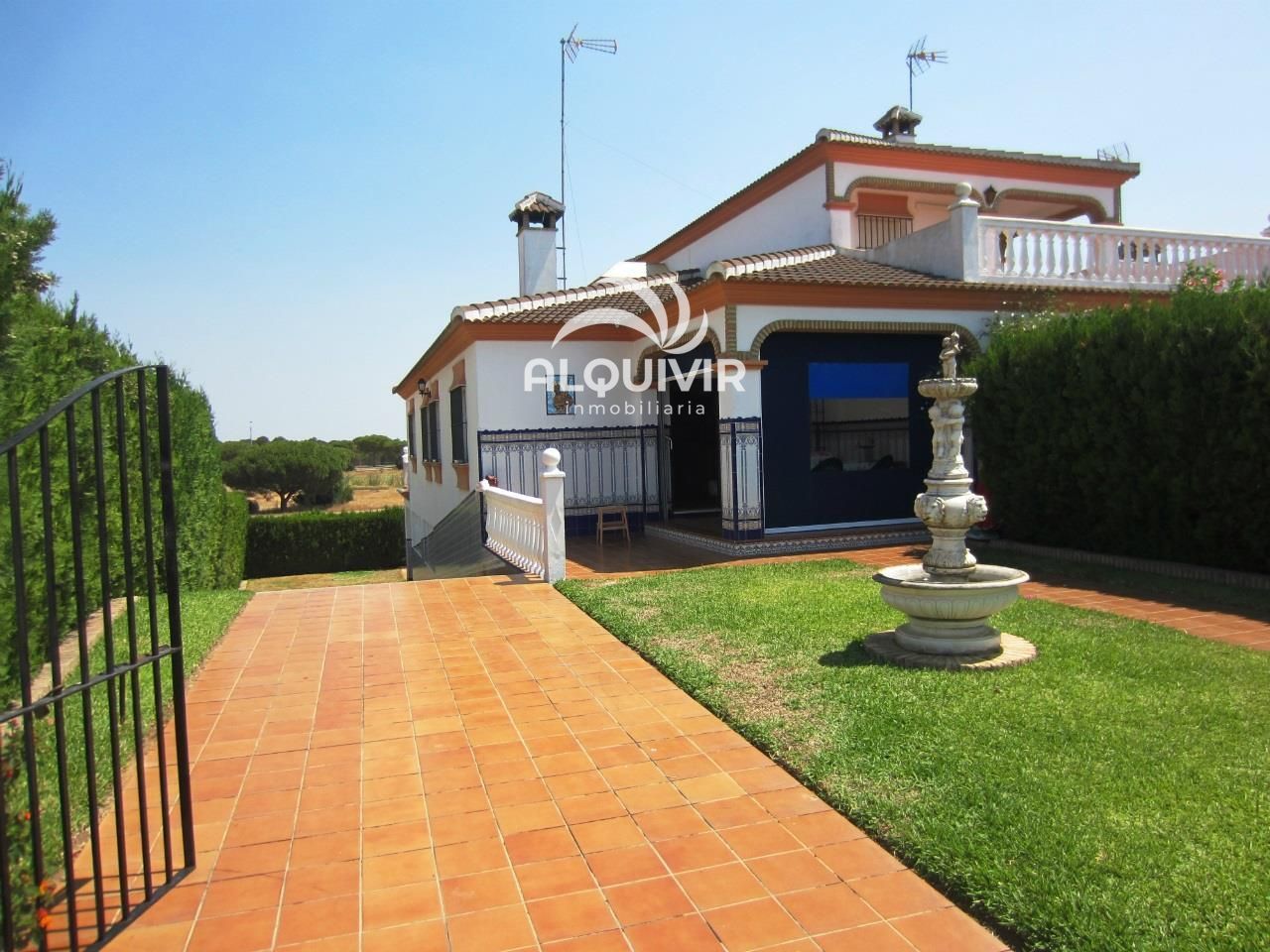 Jardí de Casa adosada en venda en Almonte amb Terrassa, Traster i Moblat