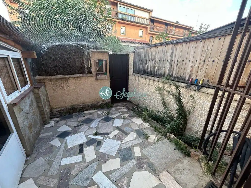 Jardín de Piso en venta en San Cristóbal de Segovia con Calefacción, Terraza y Trastero