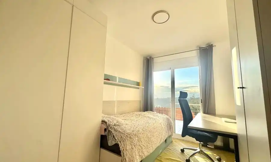 Habitación de Casa o chalet en venta en Almiserà con Aire acondicionado, Calefacción y Jardín privado