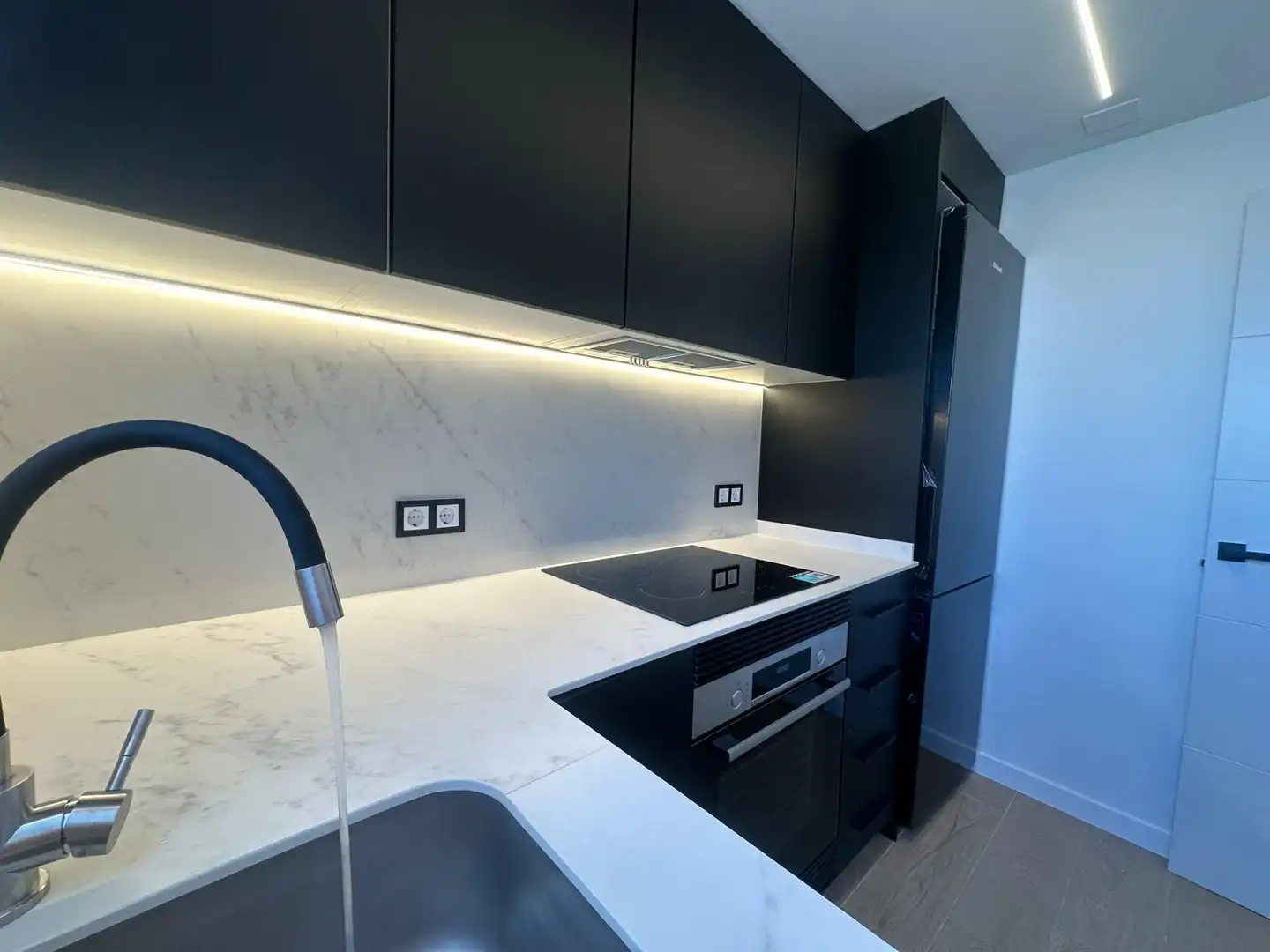 Cuina de Àtic en venda en L'Hospitalet de Llobregat amb Parquet i Balcó