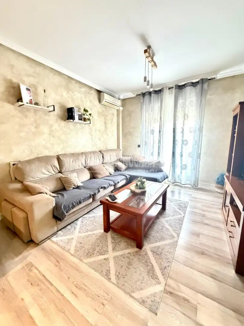 Living room of Flat for sale in Arganda del Rey  with Air Conditioner, Heating and Parquet flooring
