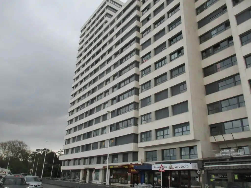 Pis amb ascensor en venda a Avenida Rufo García Rendueles 25