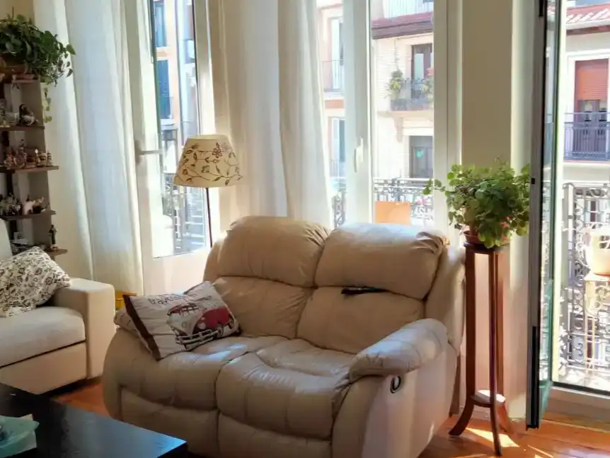 Wohnzimmer von Wohnung zur Miete in  Pamplona / Iruña mit Balkon