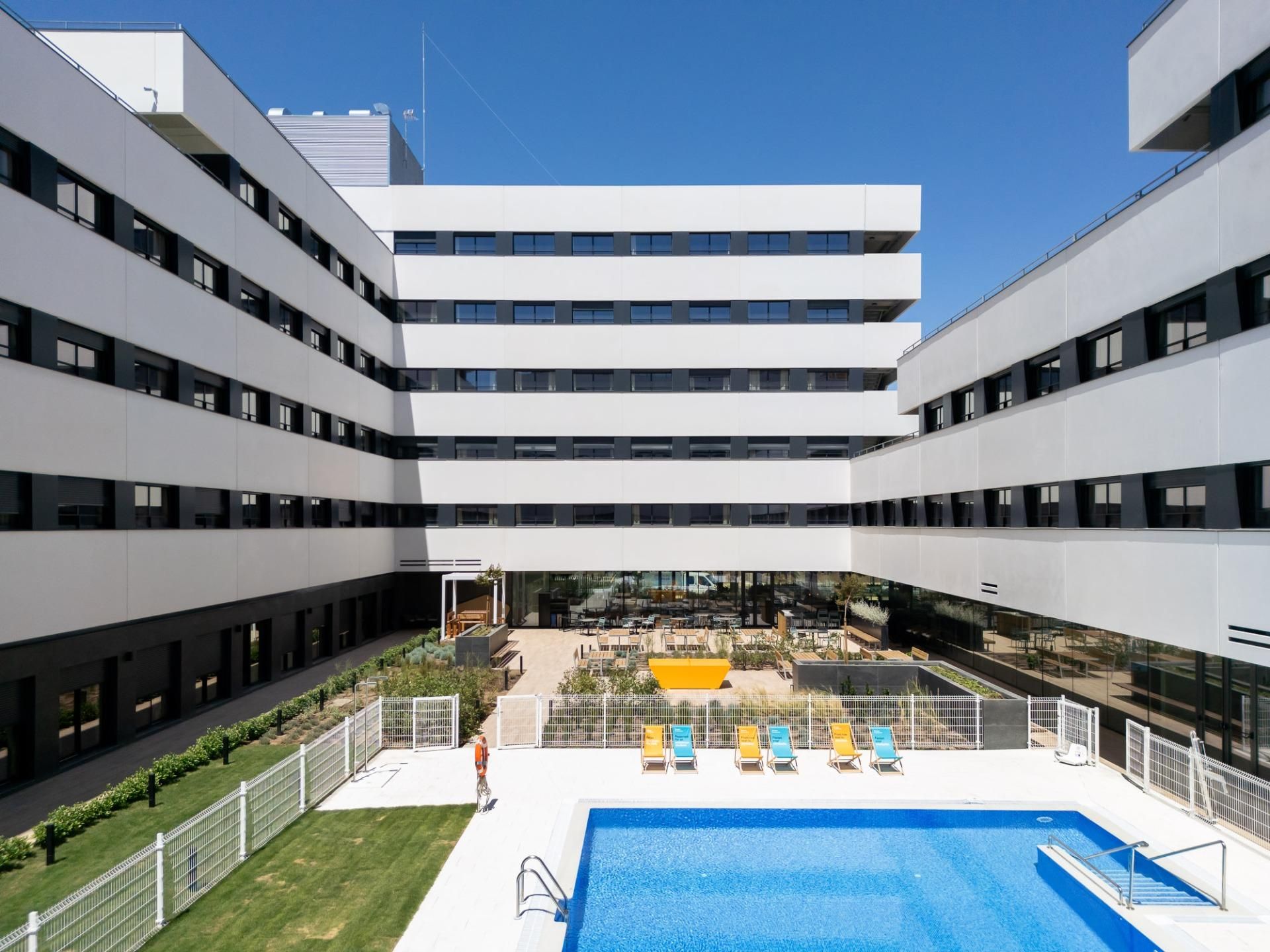 Exterior view of Flat to rent in  Granada Capital  with Air Conditioner, Heating and Private garden