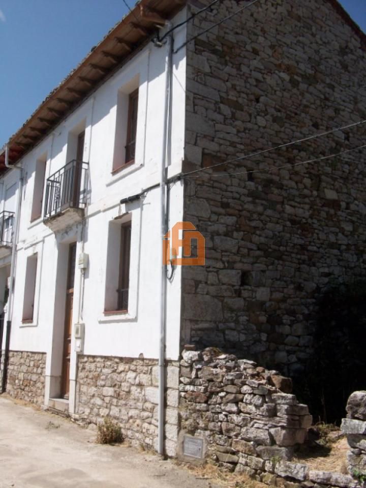 Vista exterior de Casa o xalet en venda en La Pola de Gordón  amb Jardí privat
