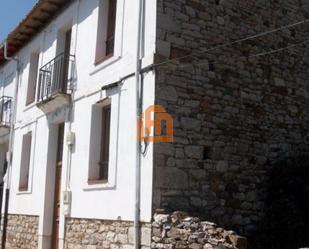Vista exterior de Casa o xalet en venda en La Pola de Gordón  amb Jardí privat