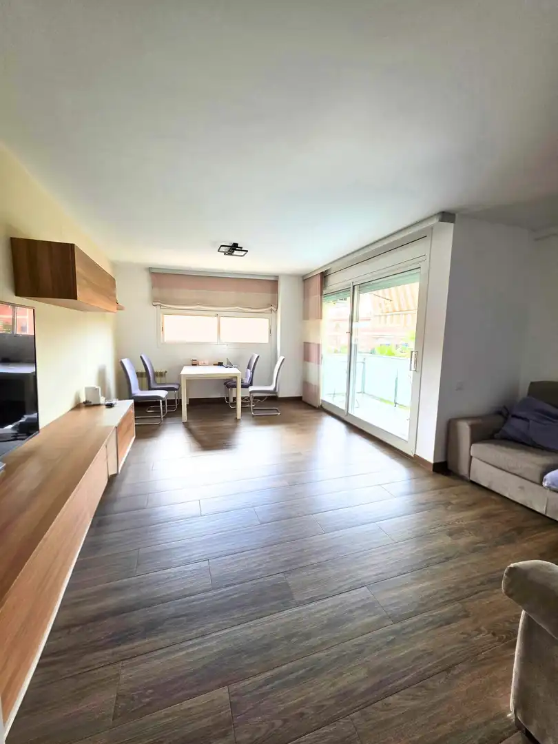 Sala d'estar de Pis en venda en El Prat de Llobregat amb Traster i Balcó