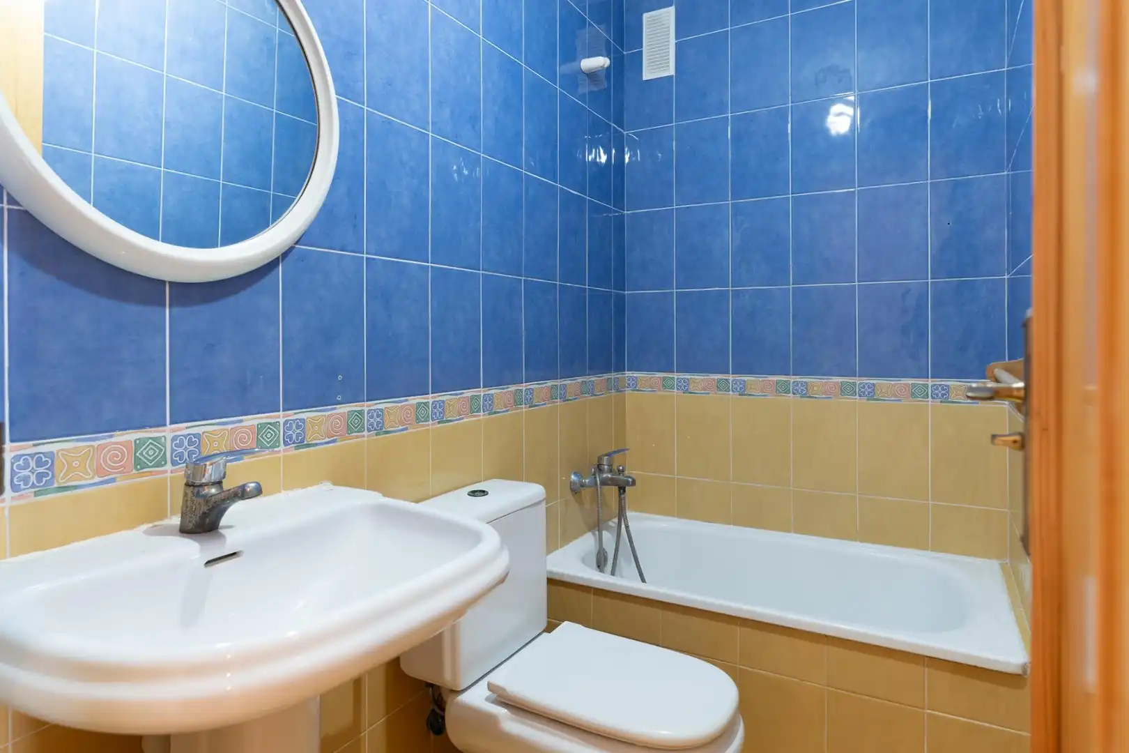 Baño de Piso en venta en Motril con Trastero y Balcón