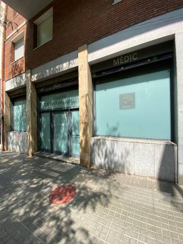 Local comercial en Alquiler en Travessera de Dalt en La Salut