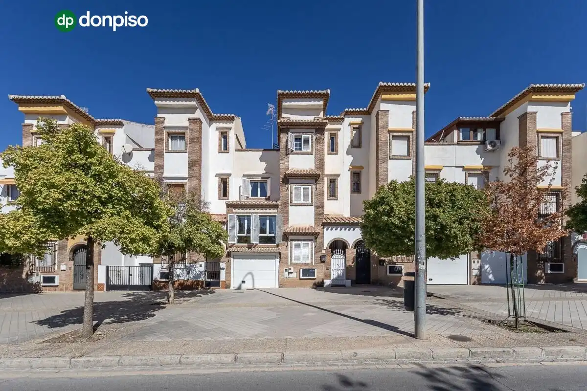Vista exterior de Casa adosada en venta en Genil