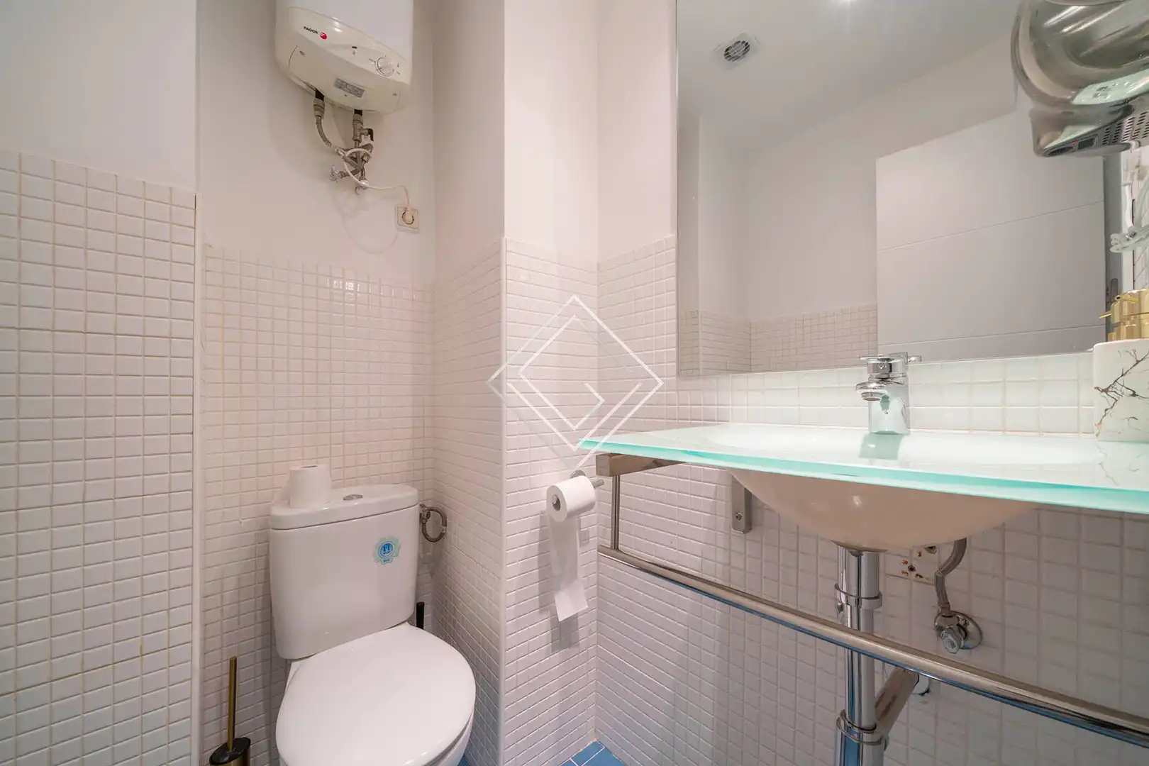 Bathroom of Office for sale in Madrid