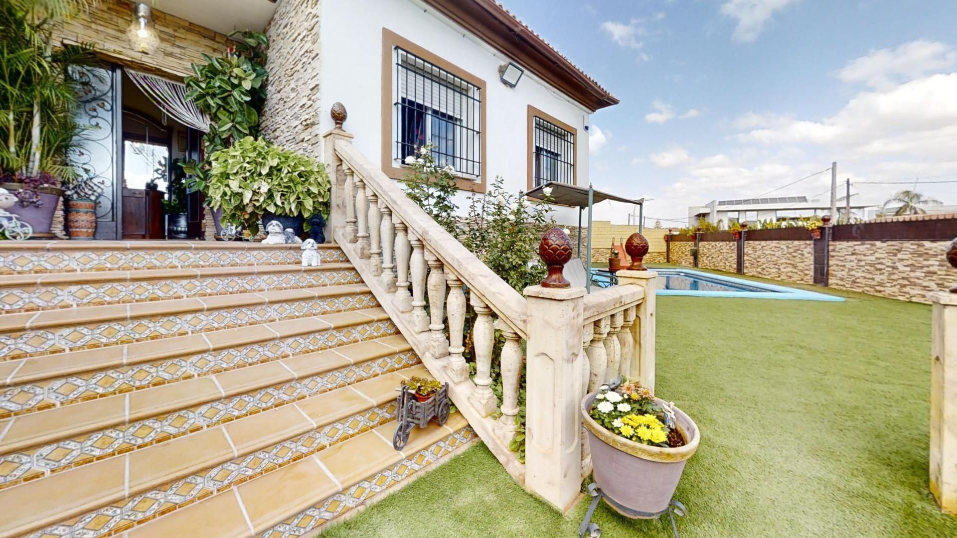 Exterior view of House or chalet for sale in Alhaurín de la Torre  with Air Conditioner, Private garden and Terrace