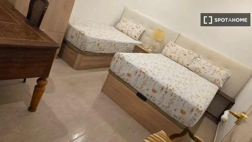 Dormitori de Apartament per a compartir en Madrid amb Aire condicionat, Calefacció i Terrassa