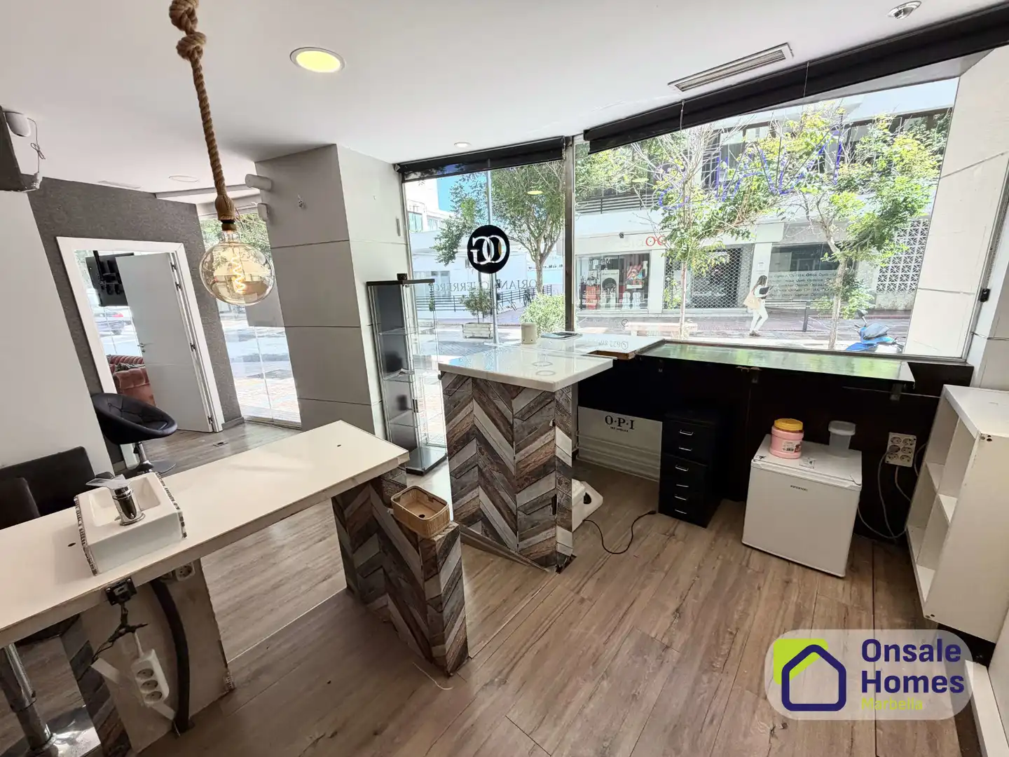 Commercial properties for transfer in Marbella  with Air Conditioner and Alarm