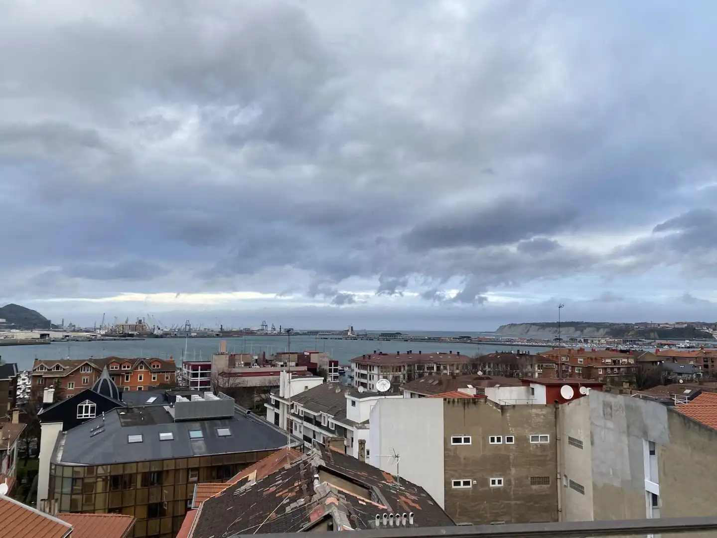 Vista exterior de Oficina de lloguer en Getxo  amb Aire condicionat, Calefacció i Terrassa