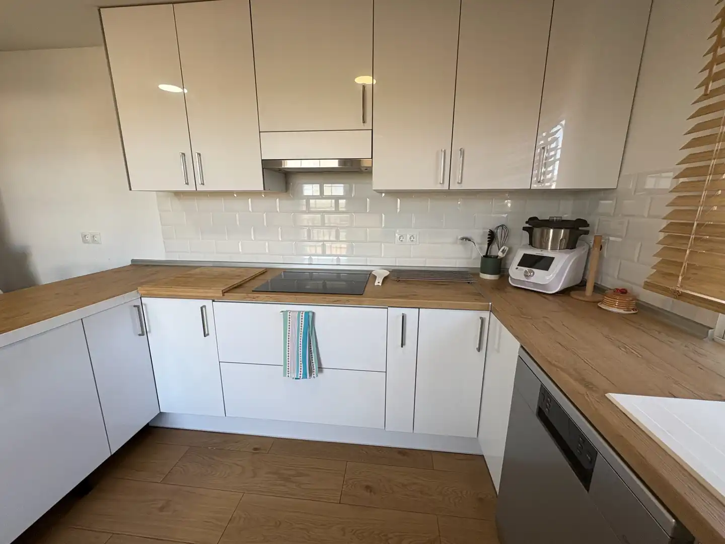 Kitchen of Houses for sale in El Viso de San Juan  with Air Conditioner, Private garden and Parquet flooring