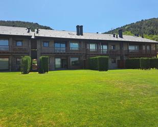 Vista exterior de Apartament de lloguer en Fontanals de Cerdanya amb Calefacció, Jardí privat i Parquet