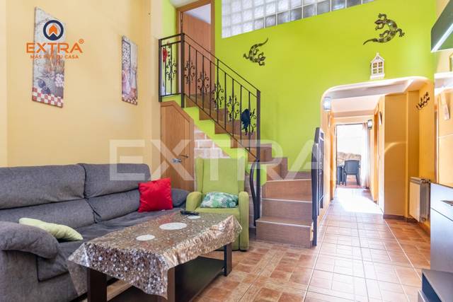 Piso en Venta en Calle Azucenas en Valdeacederas