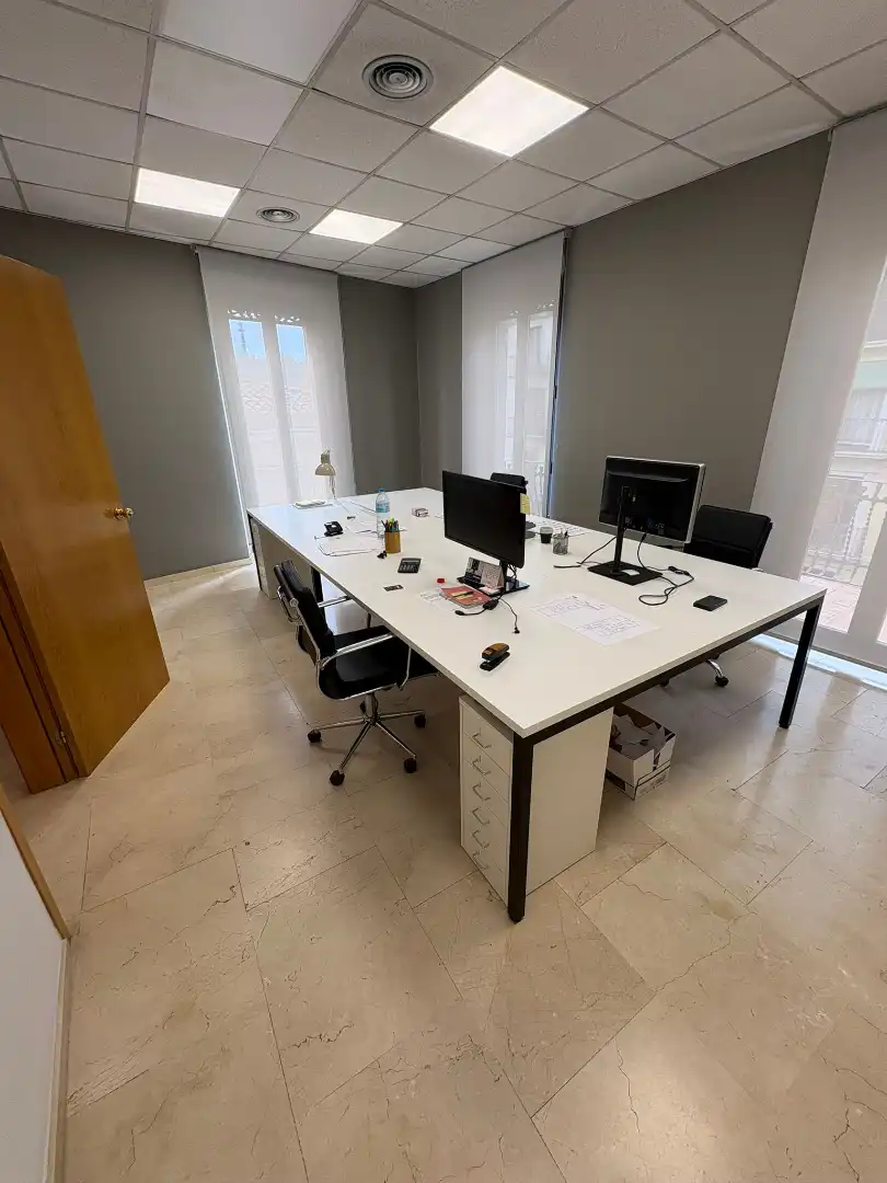 Oficina de alquiler en Avinguda de Sant Francesc, 4, Centre - Barri Vell