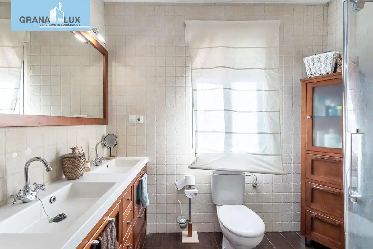 Baño de Casa o chalet en venta en Vegas del Genil con Aire acondicionado, Calefacción y Terraza
