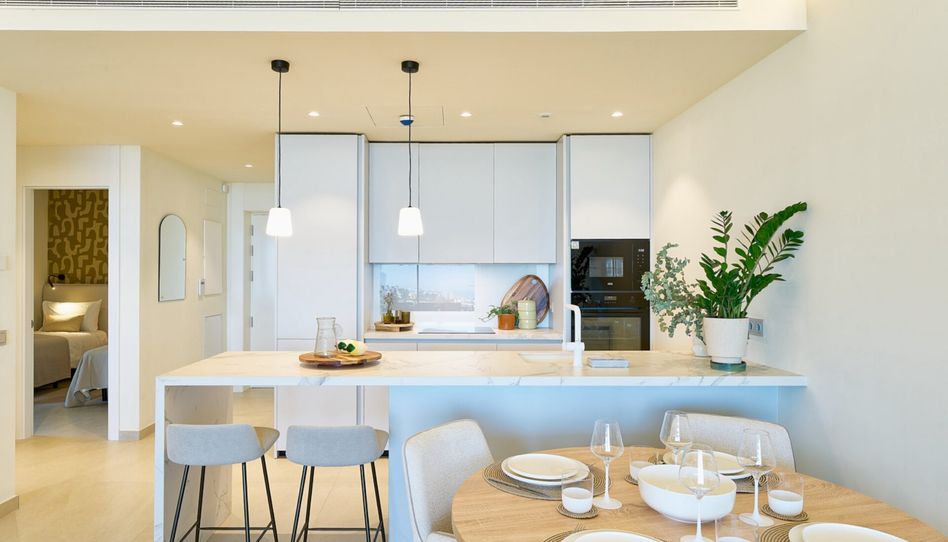 Foto 1 de Piso en venta en Avenida 8 de Marzo, 35, El Higuerón, Málaga