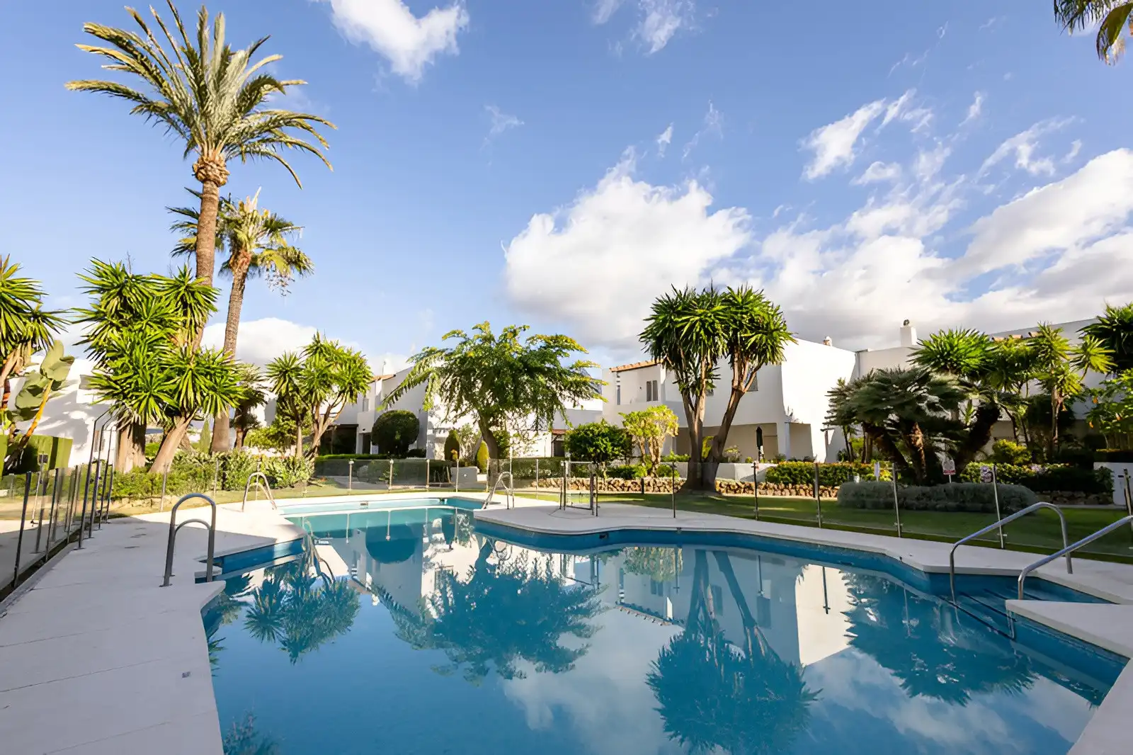 Apartament amb piscina en venda a Nueva Andalucía, imagen 6