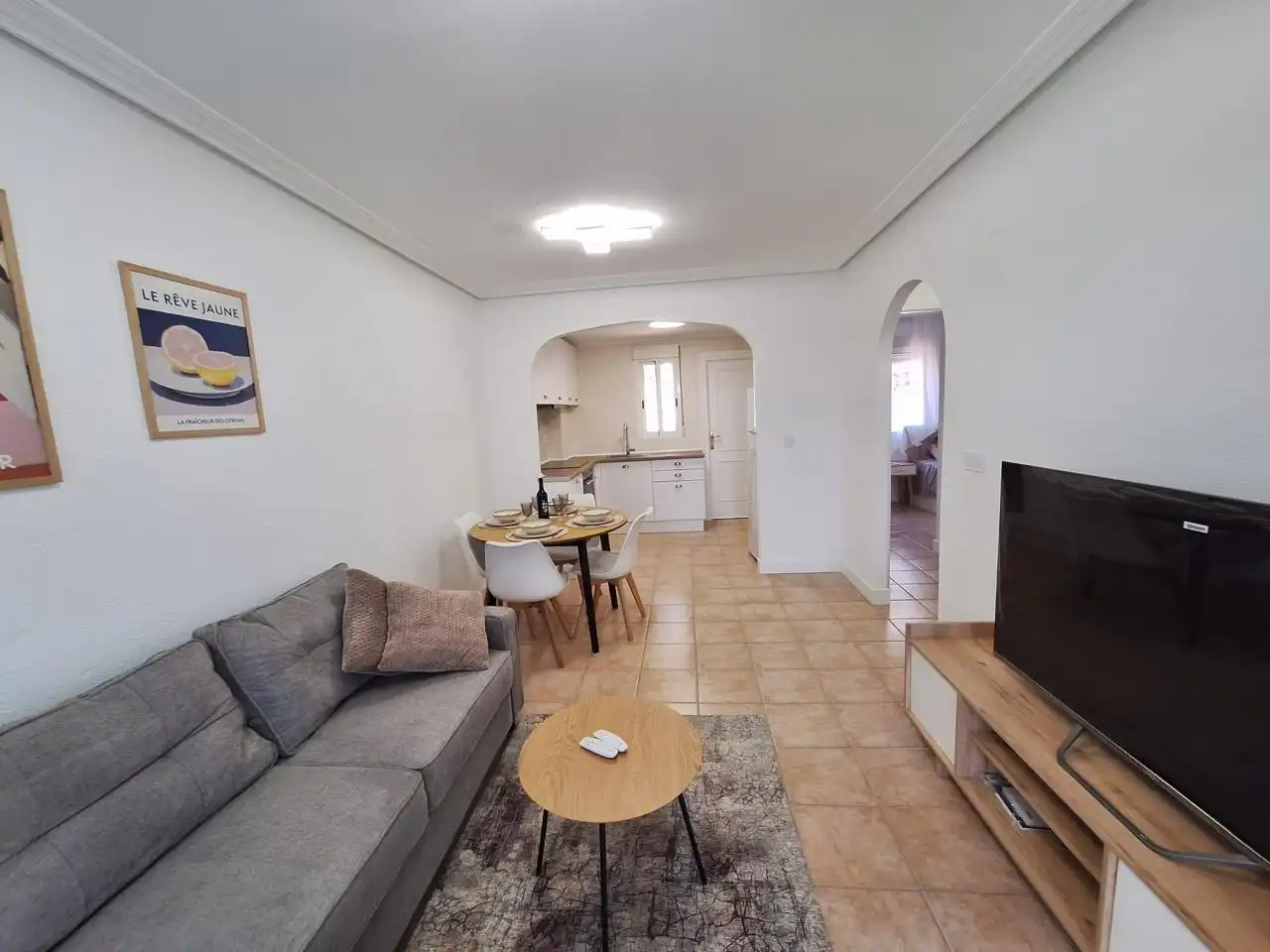 Sala d'estar de Planta baixa en venda en Torrevieja amb Terrassa, Moblat i Piscina comunitària