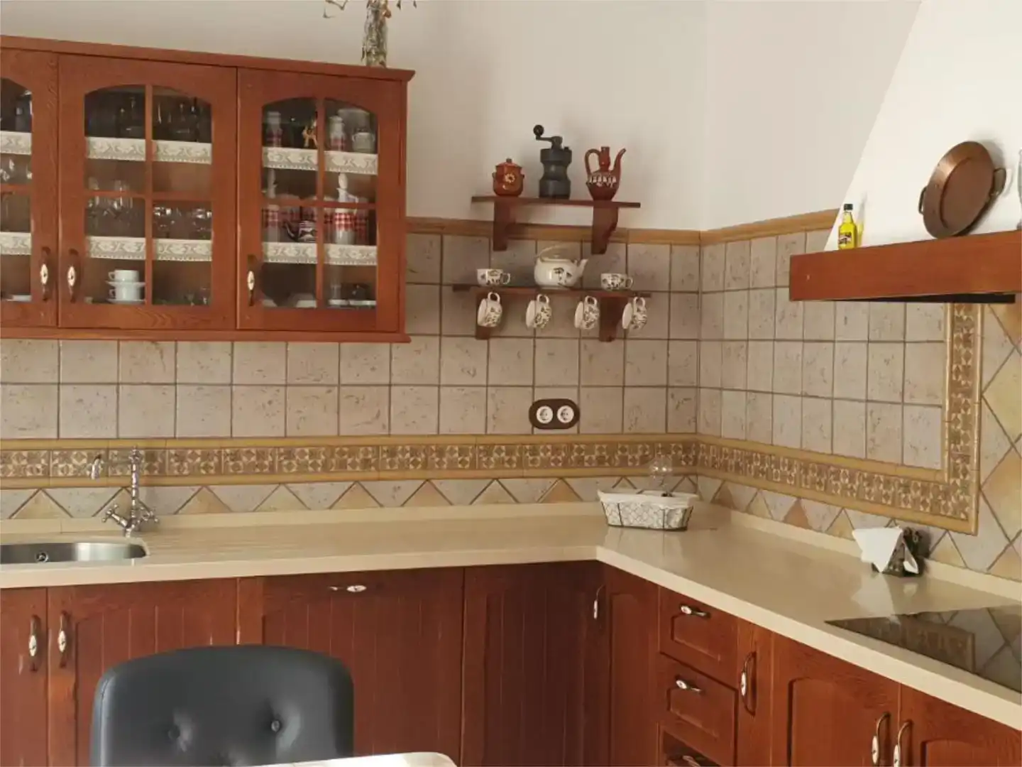 Cuina de Casa adosada en venda en Sevilla amb Aire condicionat, Piscina i Moblat