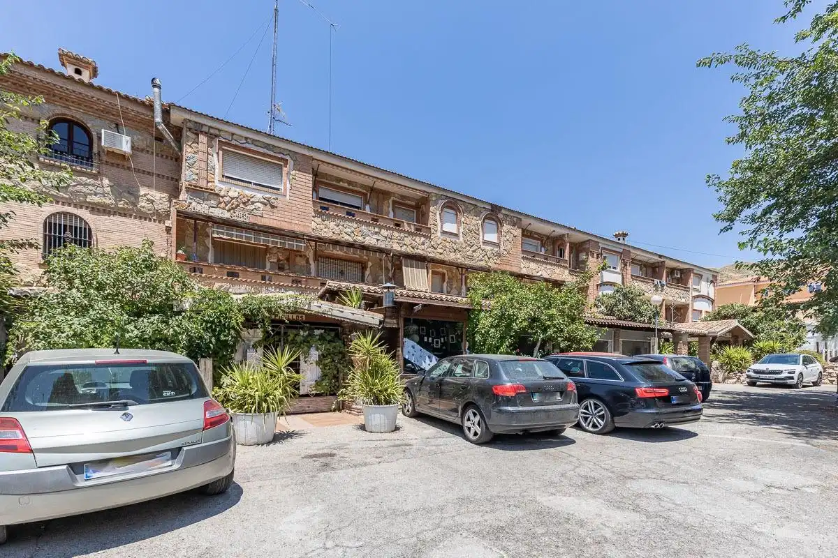 Local comercial en venda a Pinos Genil, imagen 2