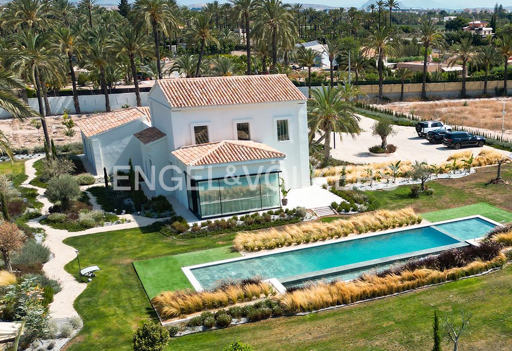 Vista exterior de Casa o xalet en venda en Elche / Elx amb Aire condicionat, Calefacció i Jardí privat