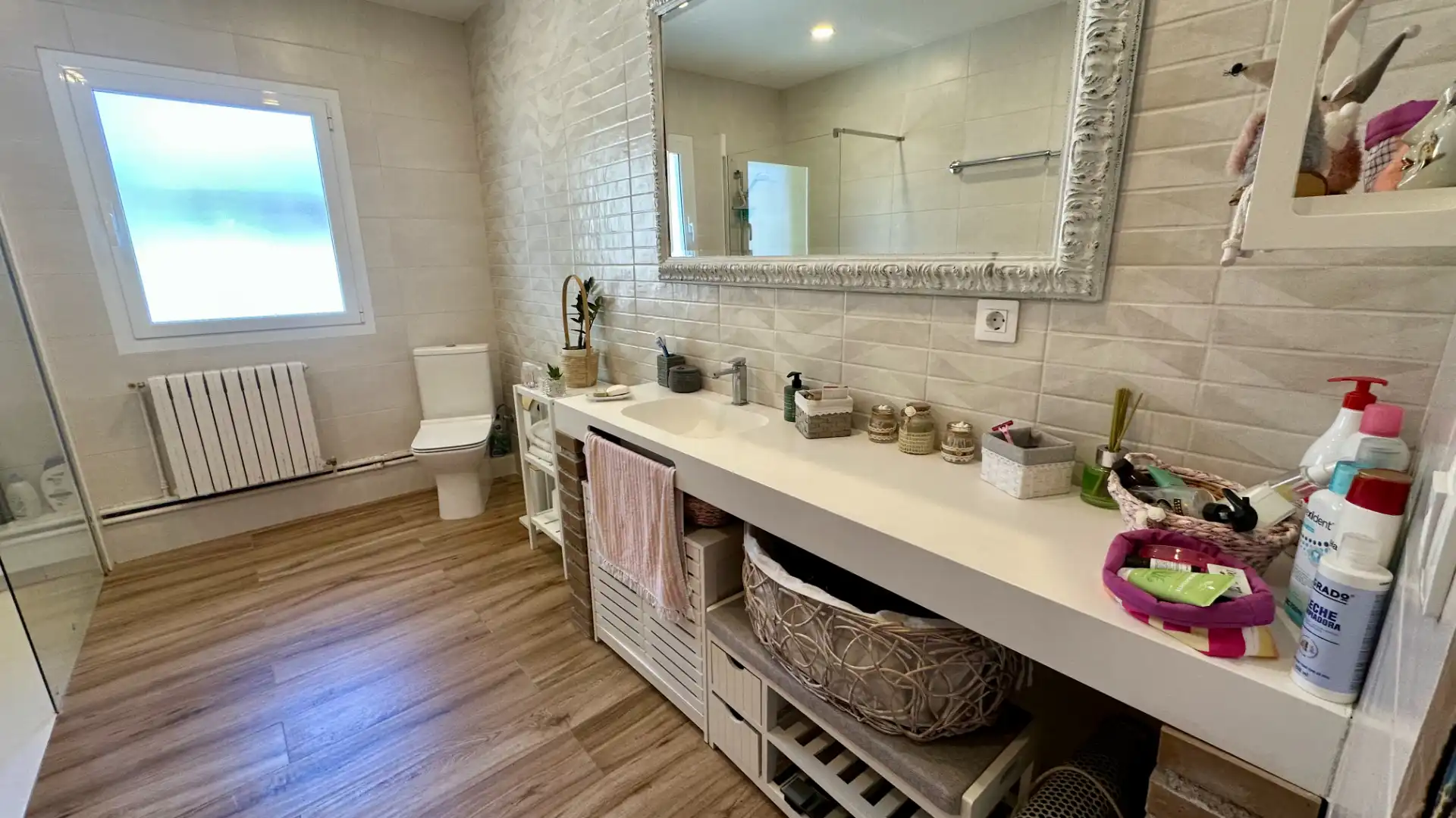 Badezimmer von Haus oder Chalet zum Verkauf in Castellar del Vallès mit Klimaanlage, Heizung und Privatgarten