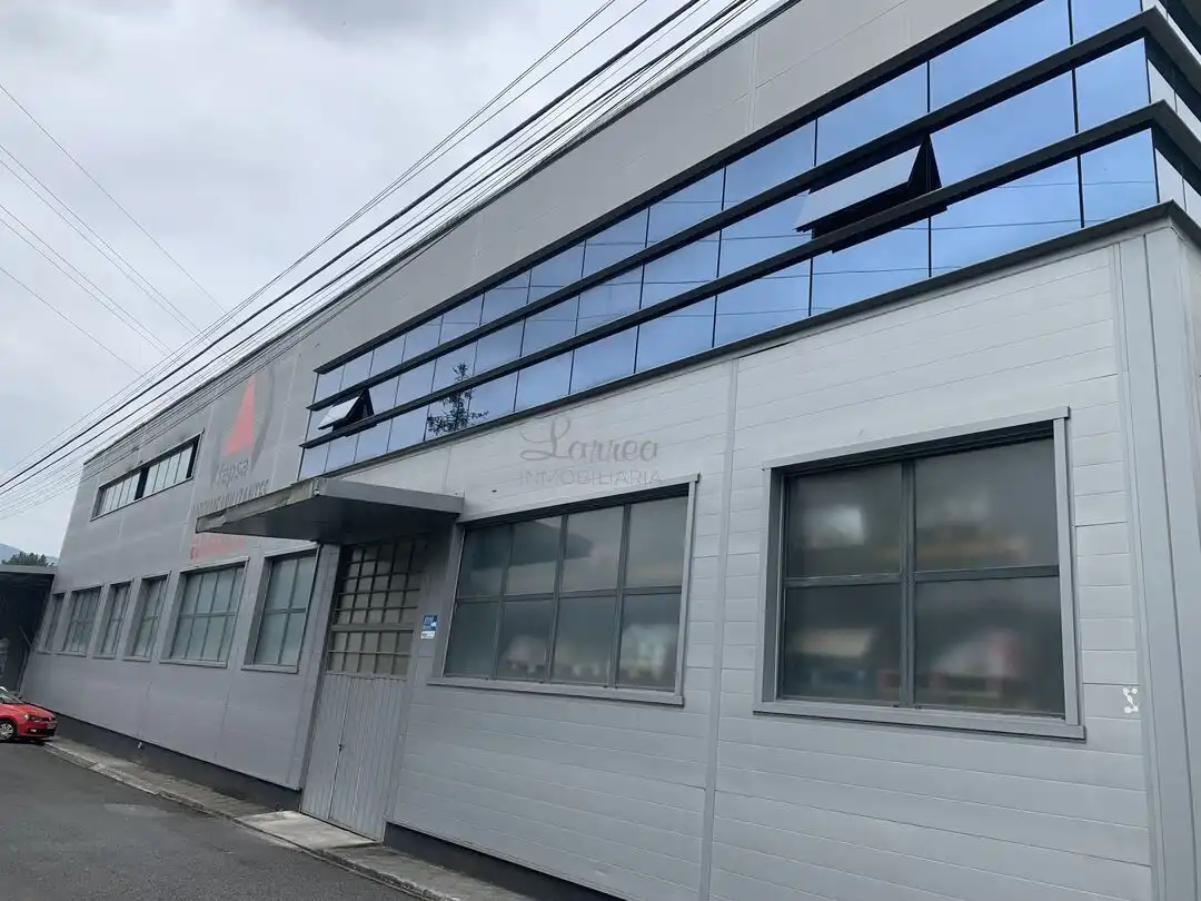 Vista exterior de Nau industrial en venda en Vitoria - Gasteiz