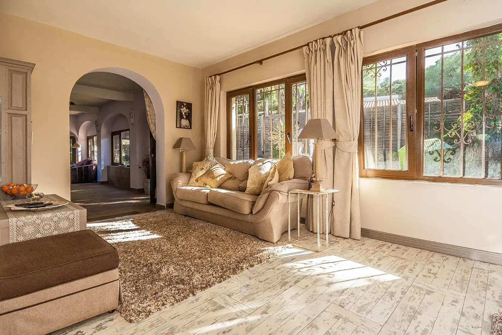 Sala de estar de Casa o chalet en venta en Marbella con Aire acondicionado, Jardín privado y Terraza