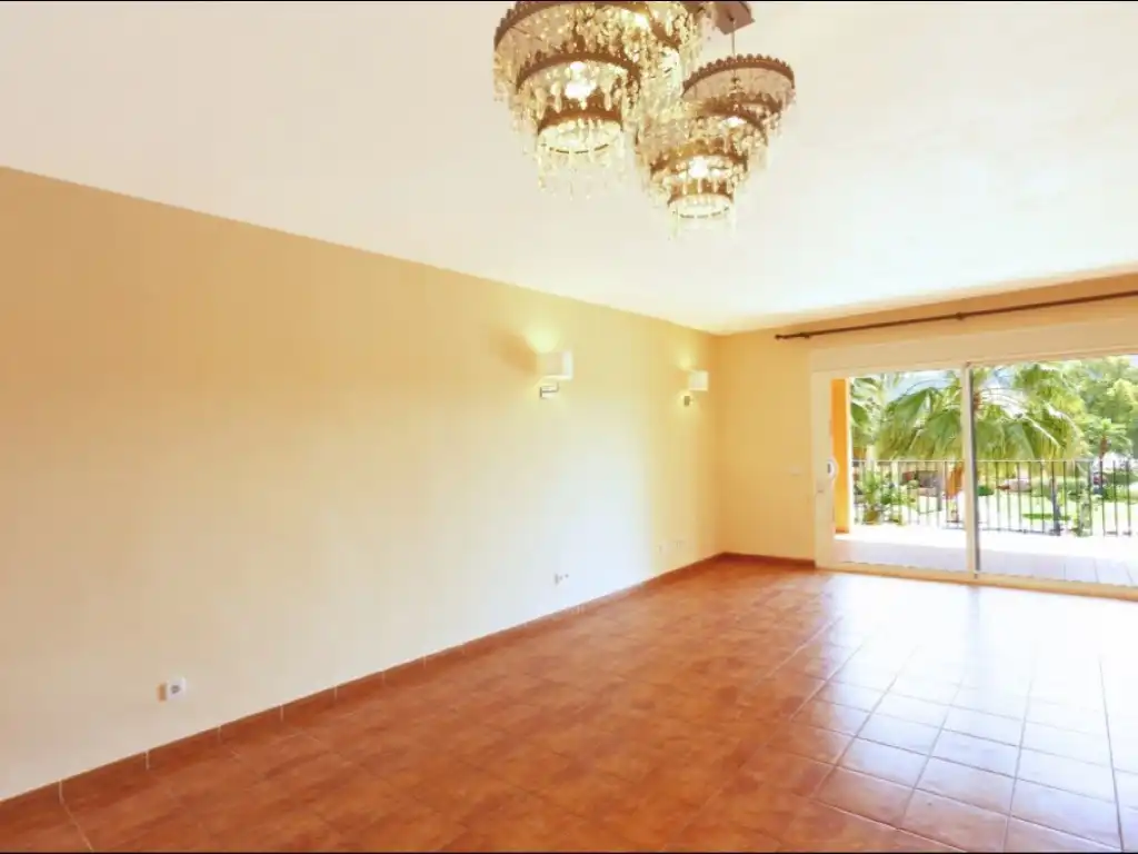 Menjador de Apartament de lloguer en Calvià amb Aire condicionat, Jardí privat i Terrassa