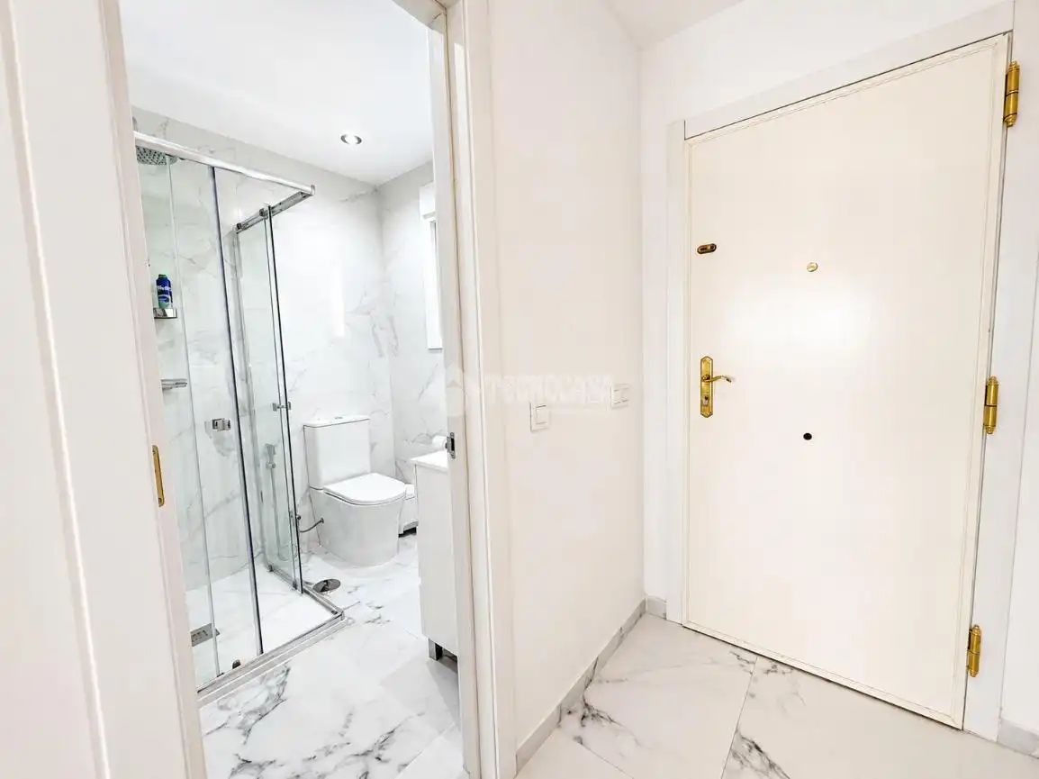 Baño de Piso en venta en Torrox con Aire acondicionado, Terraza y Piscina comunitaria