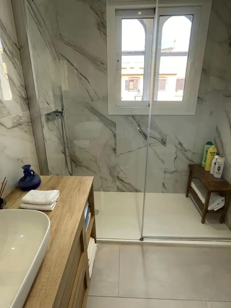 Bany de Casa adosada en venda en Casares amb Aire condicionat, Calefacció i Terrassa