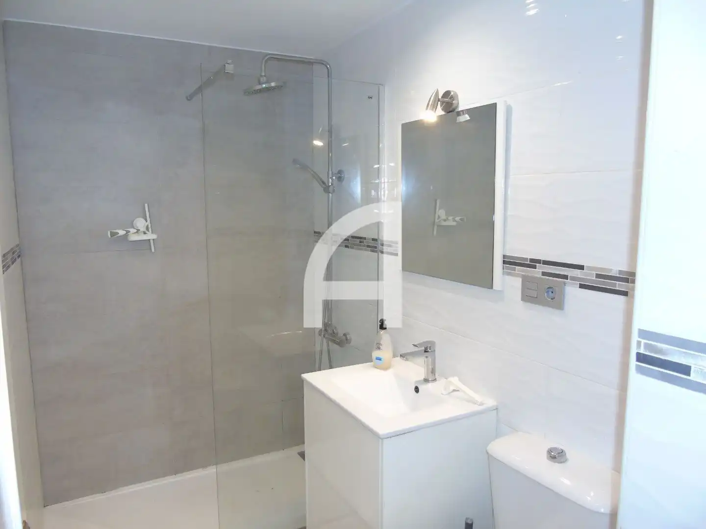 Baño de Piso en venta en Torremolinos con Aire acondicionado, Calefacción y Terraza