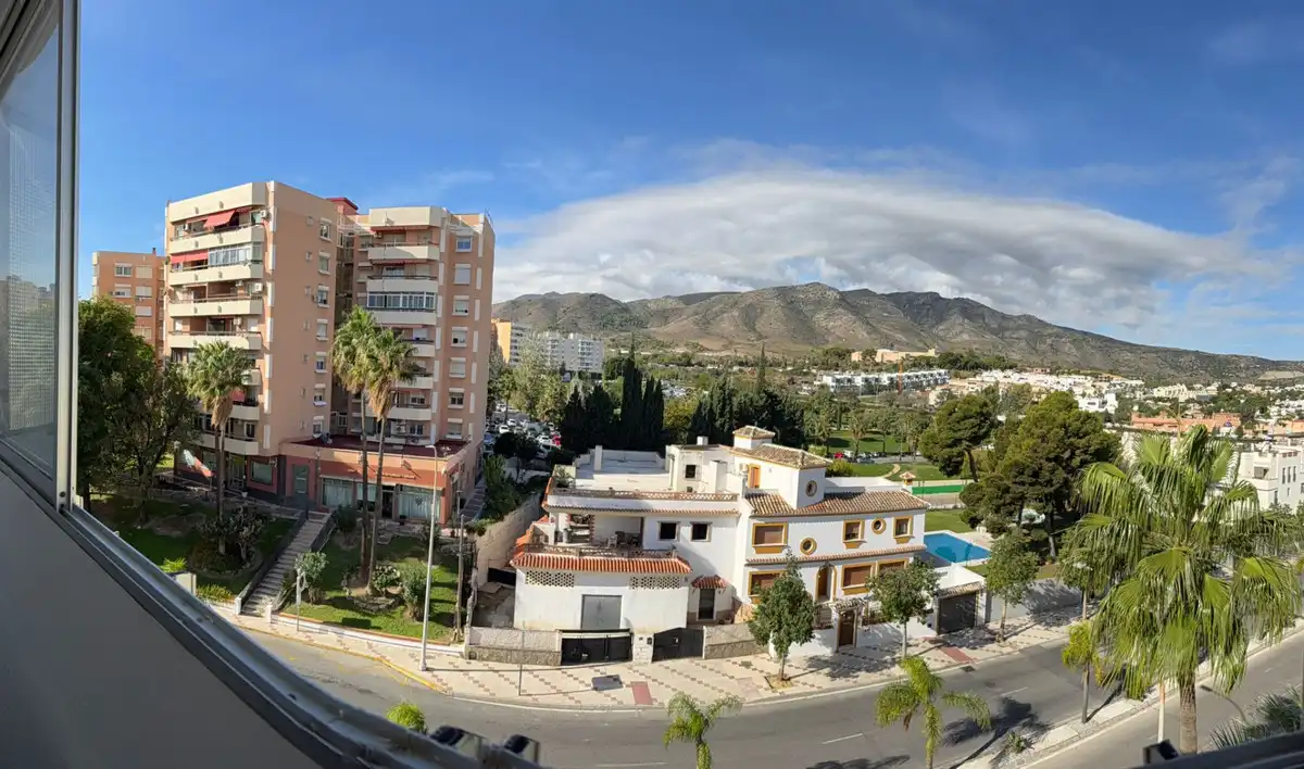 Vista exterior de Apartament en venda en Benalmádena amb Aire condicionat, Moblat i Piscina comunitària