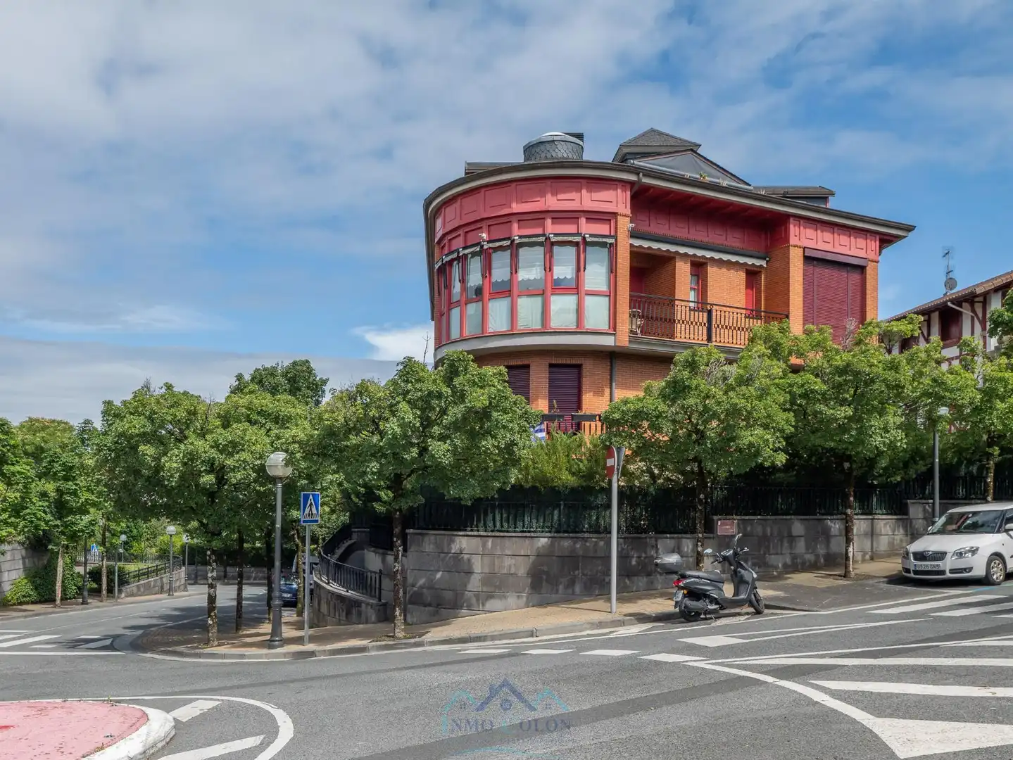 Vista exterior de Dúplex en venta en Irun  con Calefacción, Terraza y Balcón