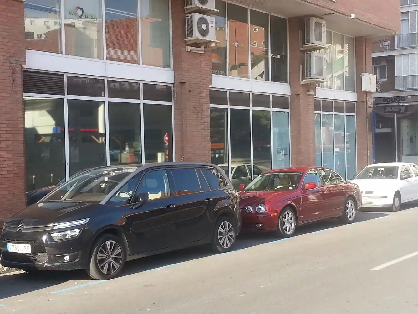 Parkplatz von Geschaftsraum zur Miete in Lleida mit Klimaanlage und Heizung