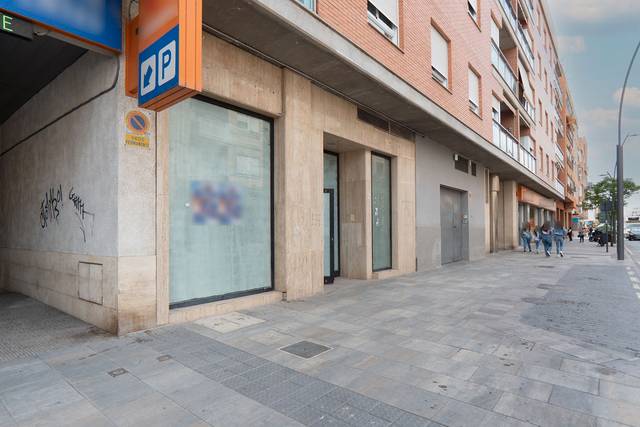 Local comercial en Alquiler en C/ Jerónimo Santa Fe en San José