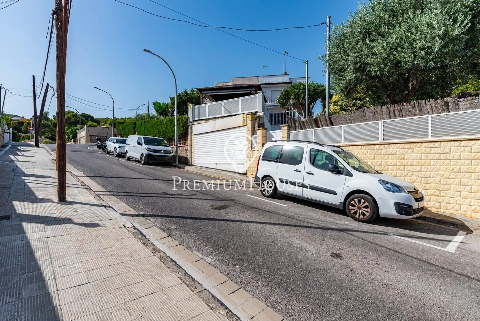 Vista exterior de Casa adosada en venda en Castelldefels amb Aire condicionat, Calefacció i Jardí privat