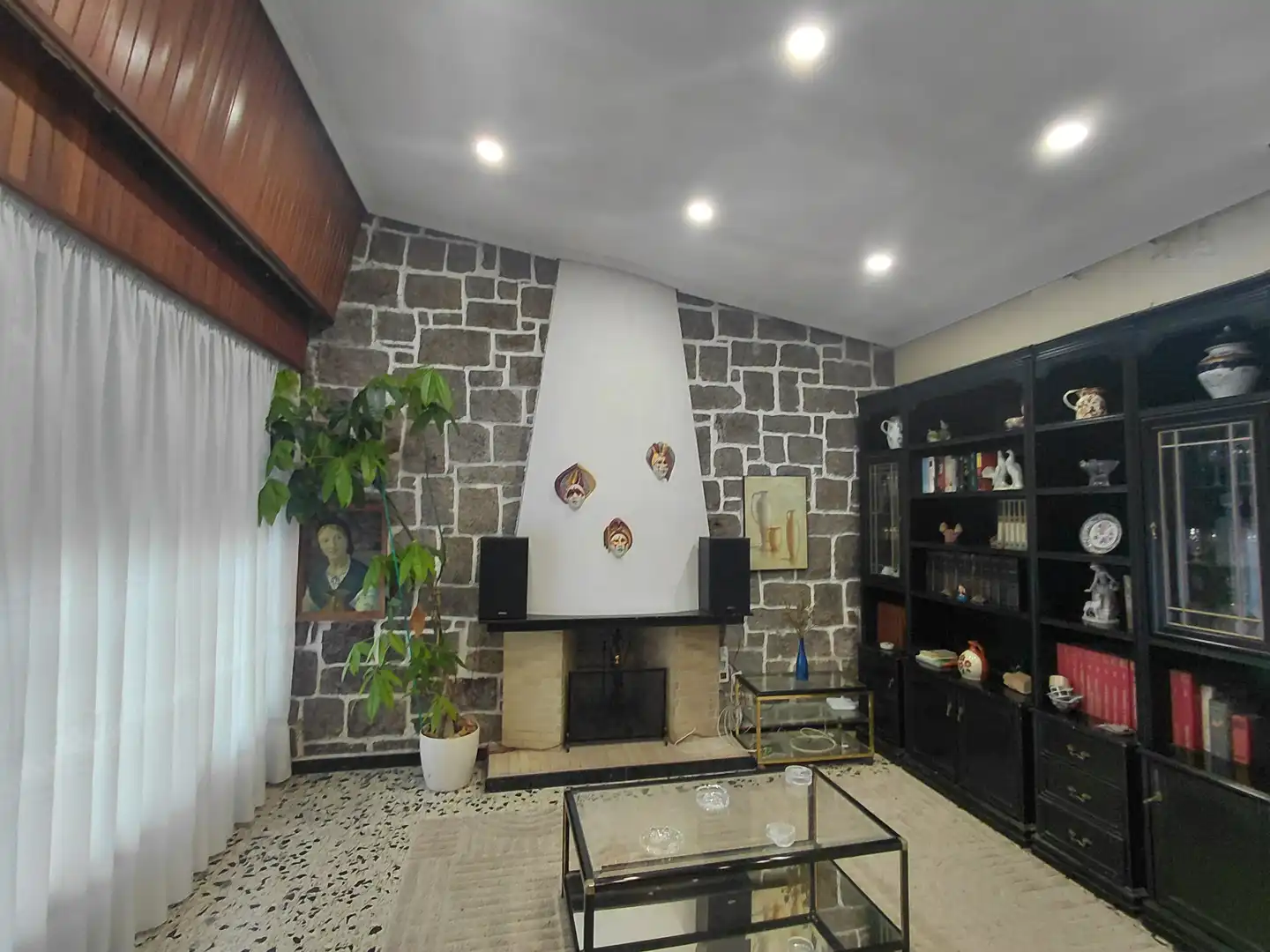 Sala de estar de Casa o chalet en venta en Oleiros con Calefacción, Jardín privado y Parquet