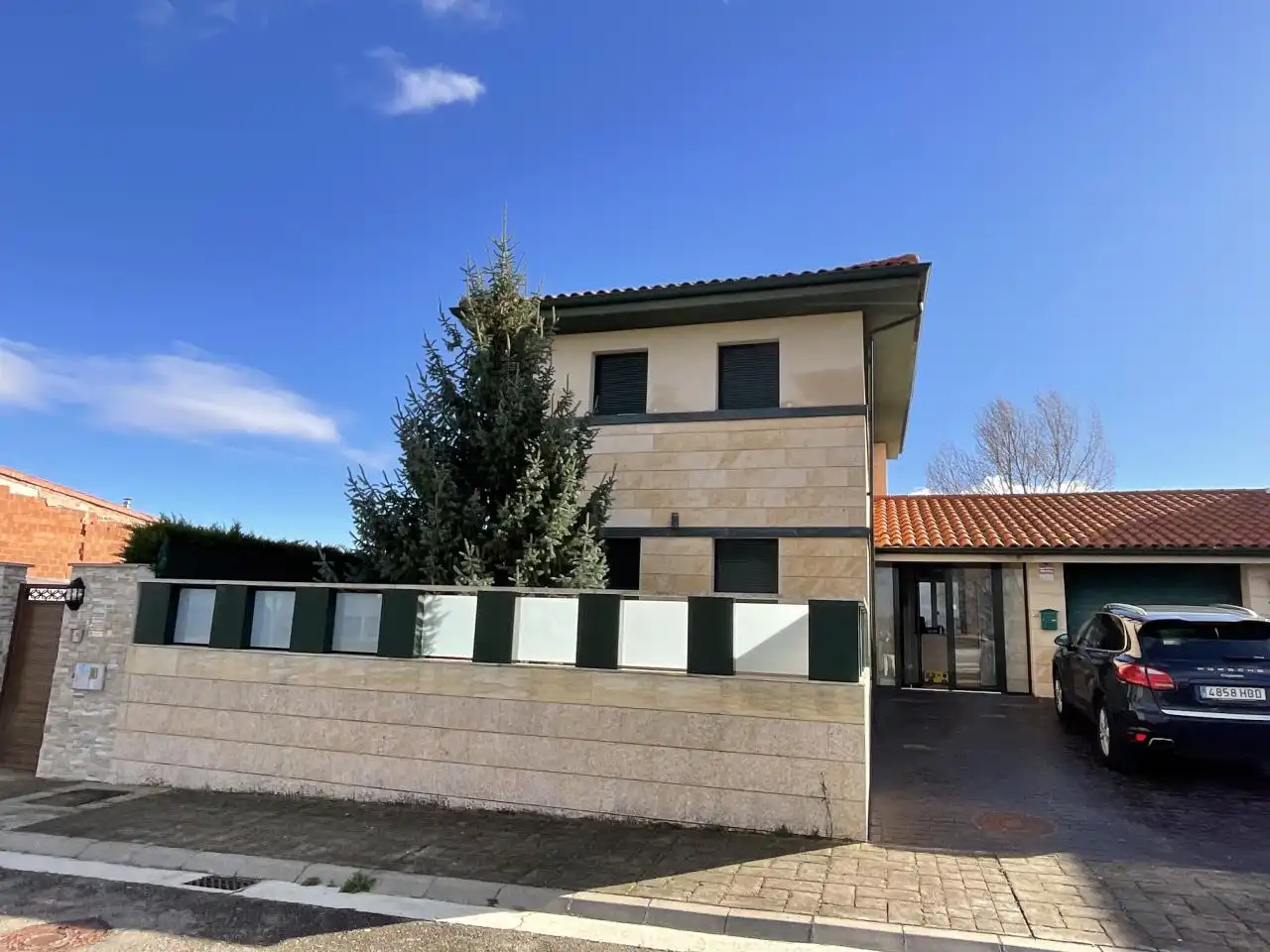 Vista exterior de Casa adosada en venda en Cirueña amb Calefacció, Jardí privat i Parquet